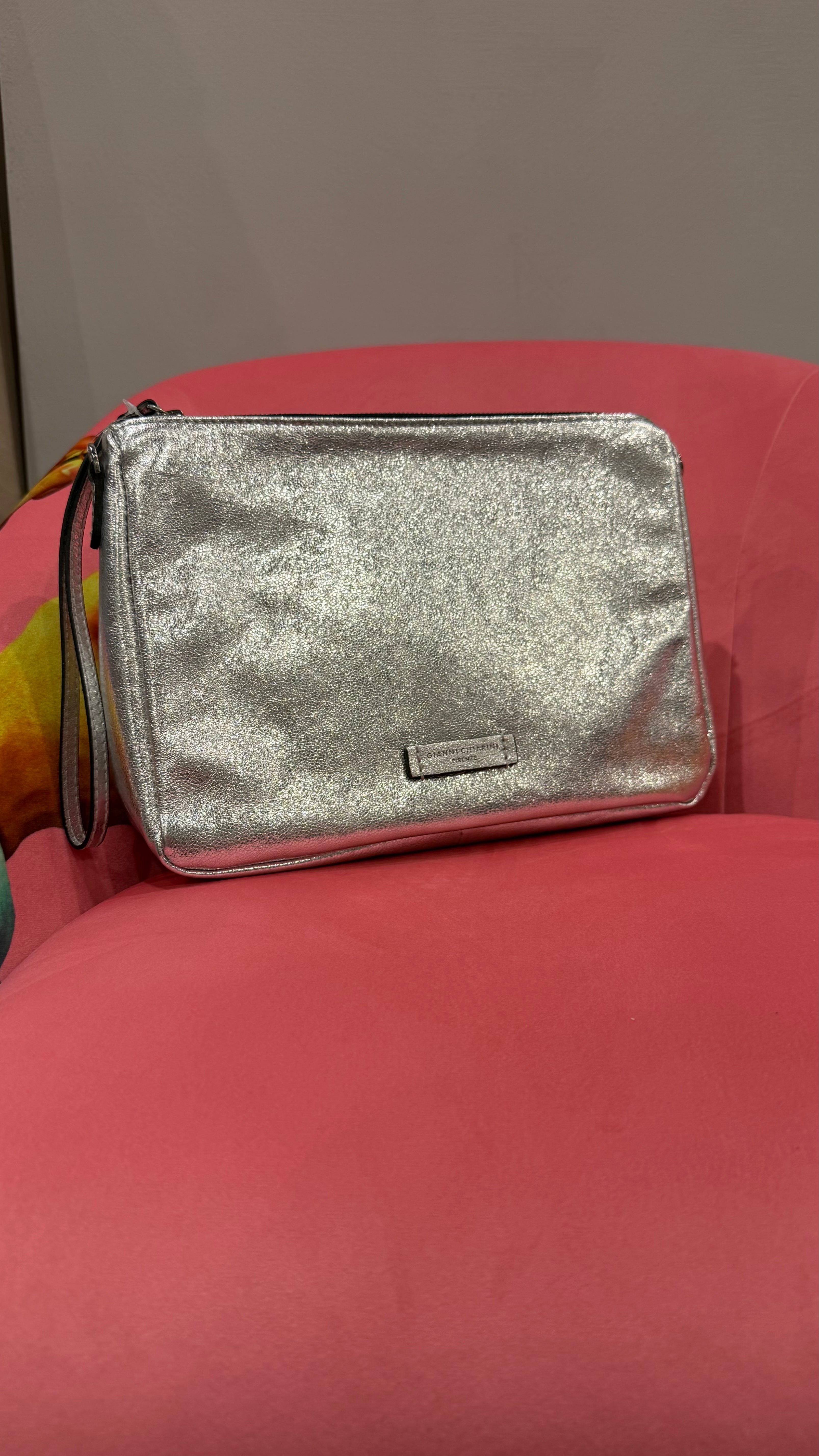 Nora Pouch