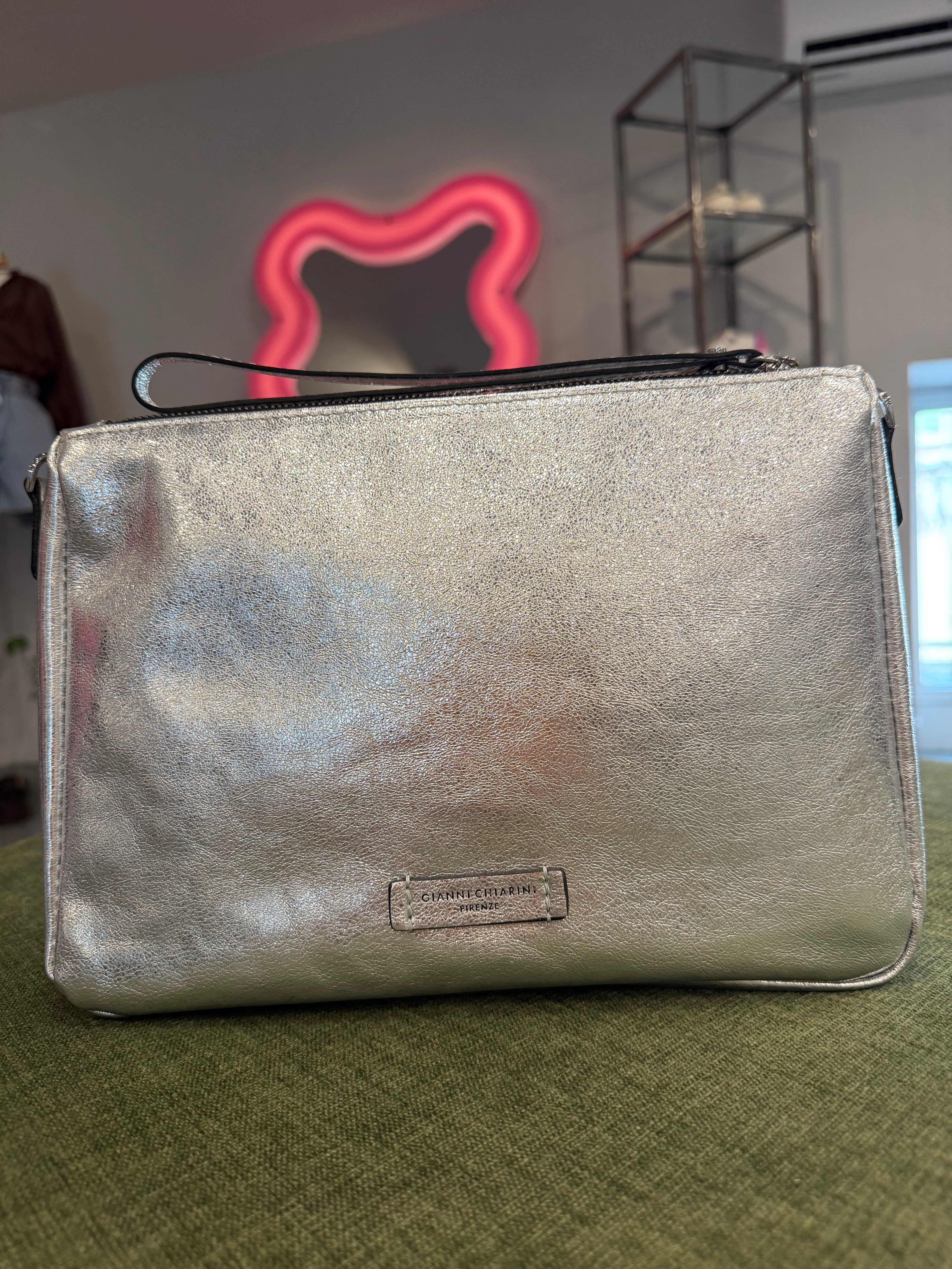 Nora Pouch